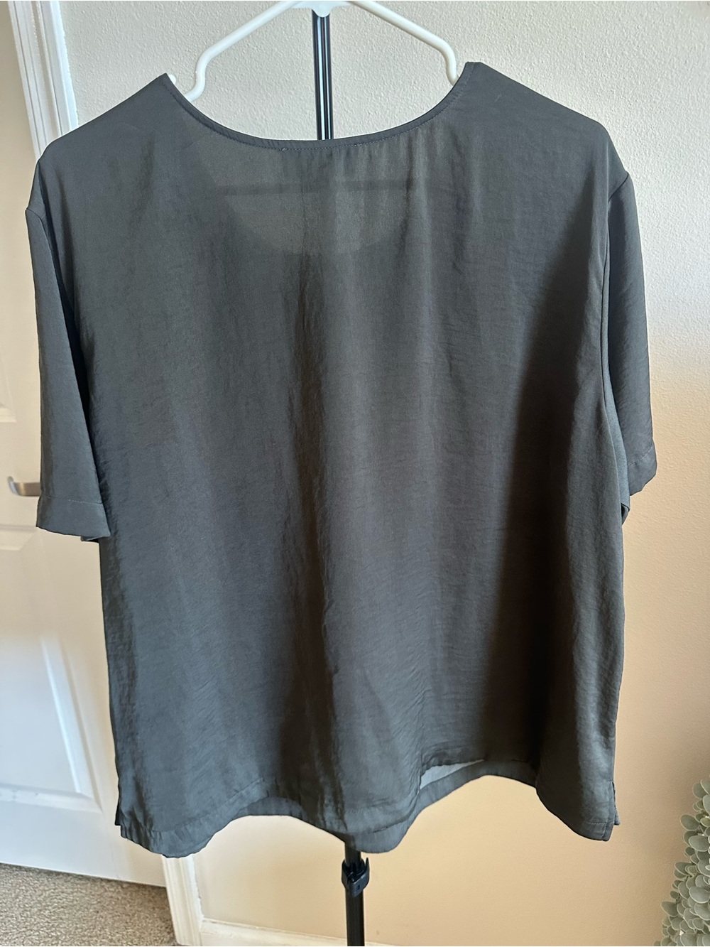 Nordstrom Rack Olive Gray Short-Sleeve Pocket Tee - Picture 5 of 6